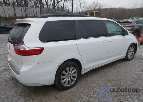 2017 Toyota Sienna Le 7 Passenger z USA, uszkodzony, nr VIN 5TDJZ3DC9HS179647